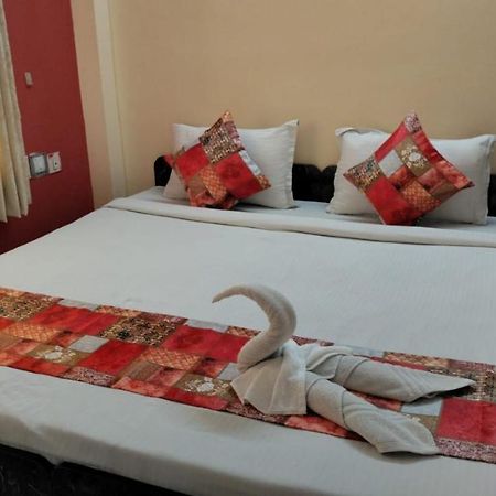 The Tavern Orchid Hotel Kolkata Luaran gambar