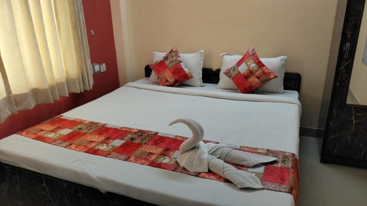 The Tavern Orchid Hotel Kolkata Luaran gambar